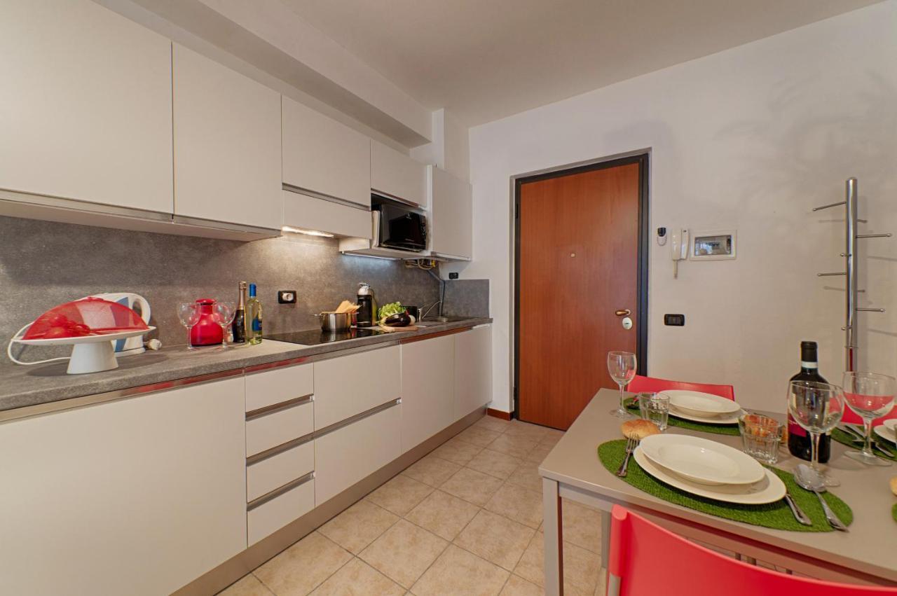 Modern Lakefront 2-Bedroom Apartment Acquaseria Luaran gambar